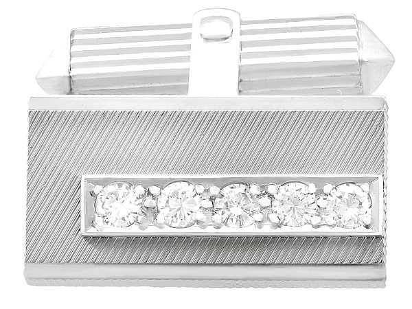 Close up on 70s Diamond Cufflink