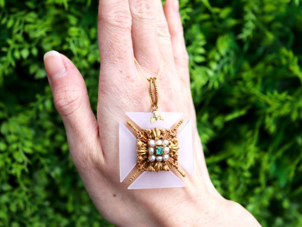 Emerald, Agate, Pearl and Yellow Gold Pendant 