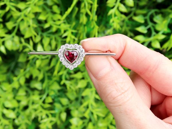 Vintage White Gold Heart Bar Brooch