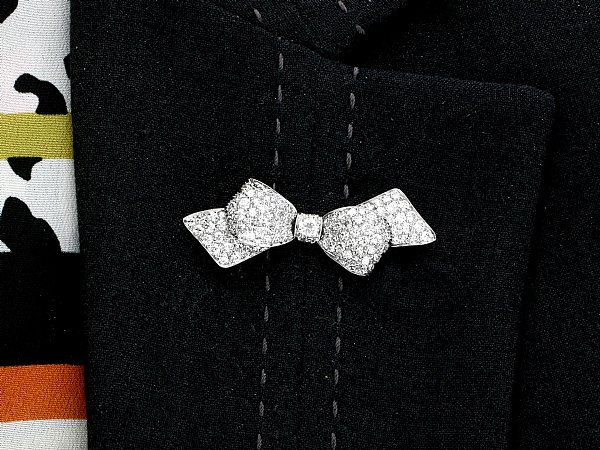Antique 1.99 ct Diamond and Platinum Bow Brooch 